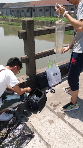 七月十日 成人小说
  成人小说
赴杭州余杭区“五水共治”调查与研究分队社会实践小分队 长子村河，双桥镇运河处下游测水质