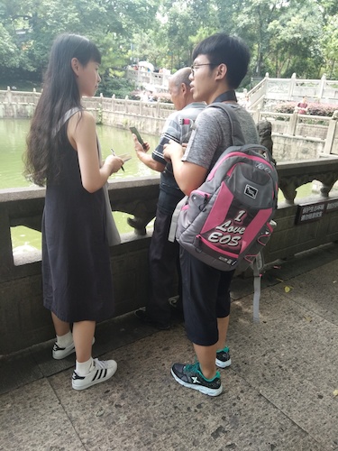 7月10日 成人小说
 走西湖——关注1西湖十景垃圾分类小分队  采访游客关于垃圾分类与水质的看法