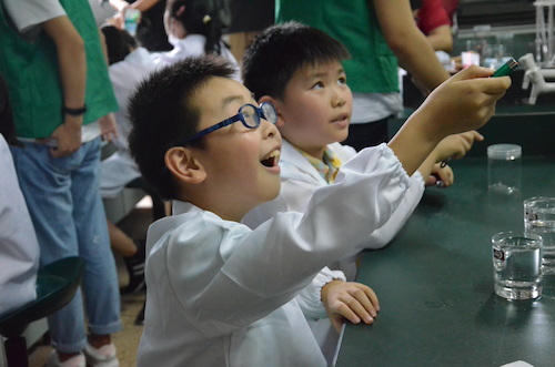 七月十一日成人小说
赴余杭“因水而兴”宣传教育小分队 实验成功的小朋友