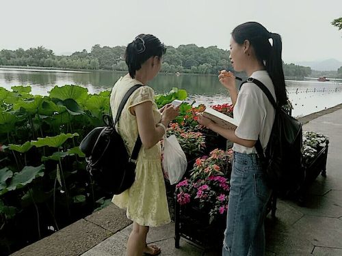 七月十九日 成人小说
 走西湖—关注西湖十景垃圾分类问题小分队 游客采访