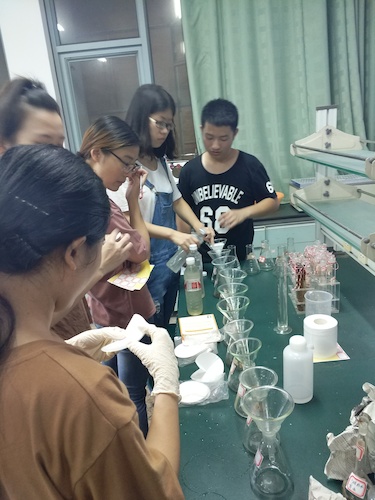 7月20日 成人小说
 余杭区“激浊扬清”水质检测小分队 进行实验