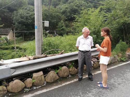 七月二十号  成人小说
赴大明山触摸自然小分队  对大明山住民进行采访8