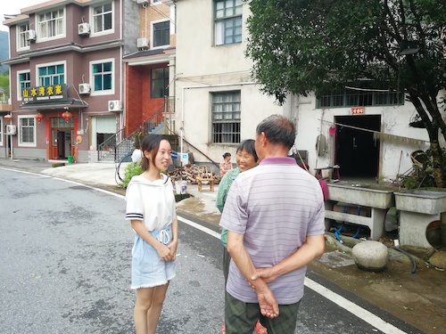 七月二十号  成人小说
赴大明山触摸自然小分队  对大明山住民进行采访15