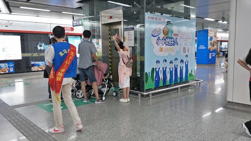 八月一日 成人小说
  交通状况调研队 维护地铁秩序