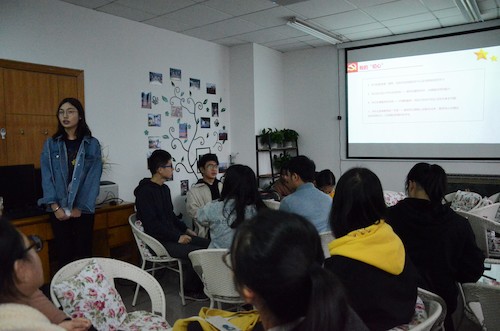 葛杭悦同学发言