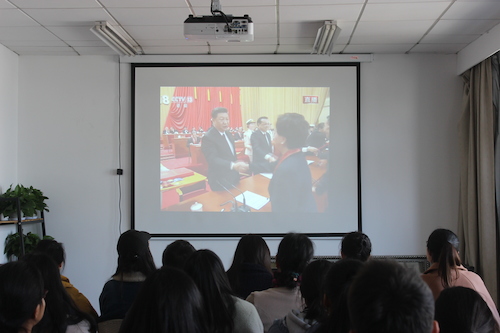 习主席为“改革先锋”颁奖