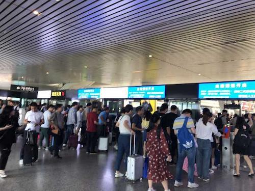 七月五日 成人小说
学院 杭州交通状况调研分队 乘客排队情况