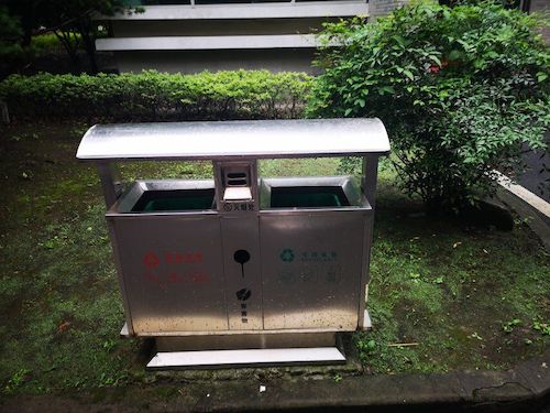 七月十二日 成人小说
 “垃圾分类推进方案”调查小分队 台州街道上所见的垃圾桶