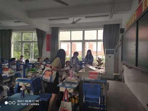 7月4日成人小说
赴余杭二高关于生命科学宣讲社会实践小分队分发调查问卷