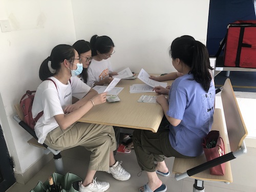 七月十五日 成人小说
 “走近转基因”调研小分队 调研讨论