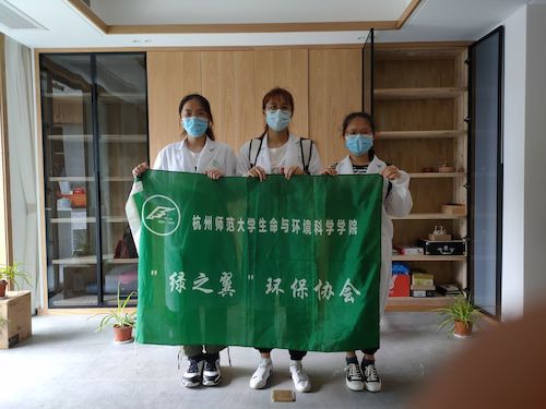 7月8日 成人小说
 绿之翼测甲醛小分队 团队照1