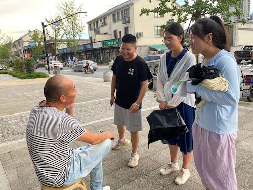 7月4日 成人小说
 “垃圾分类，人人有责”小分队 采访路人