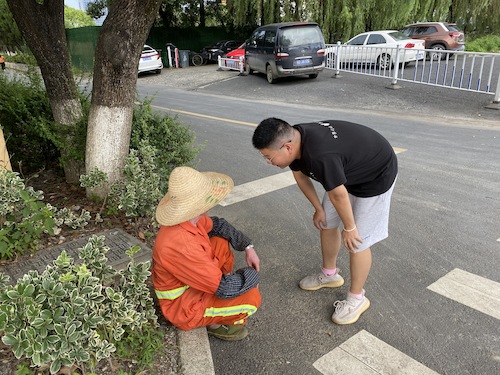 7月5日 成人小说
 “垃圾分类，人人有责”小分队 采访环卫工人