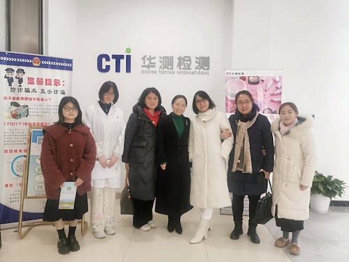 成人小说
一行与华测检测章总合影