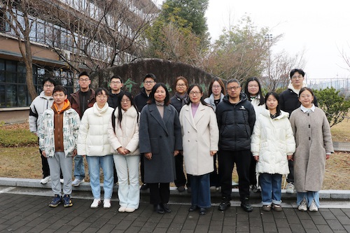 杨燕君-药用植物品质调控研究课题组照片 - 副本